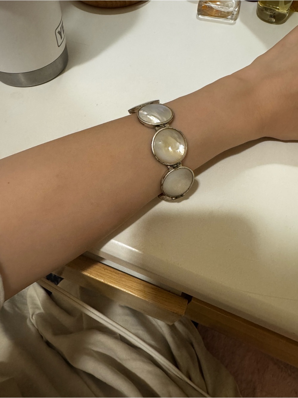 Kenneth Cole Reaction Mother-of-Pearl Round Link Bracelet in Iridescent White